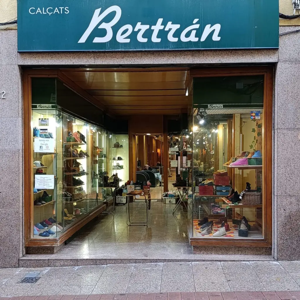 Fachada de Calçats Bertrán en Carrer de la Cort, 22, Vilafranca del Penedès